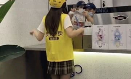 水坑外賣(mài)小姐姐,溫暖一餐背后的感人故事